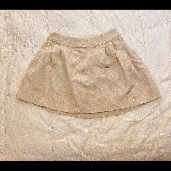 Cream and gold mini skirt - Picture 2 of 8